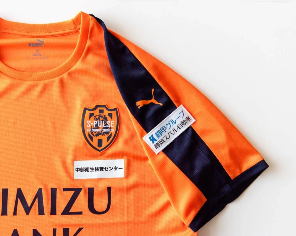 トレーニングウェアの袖に掲出された広告