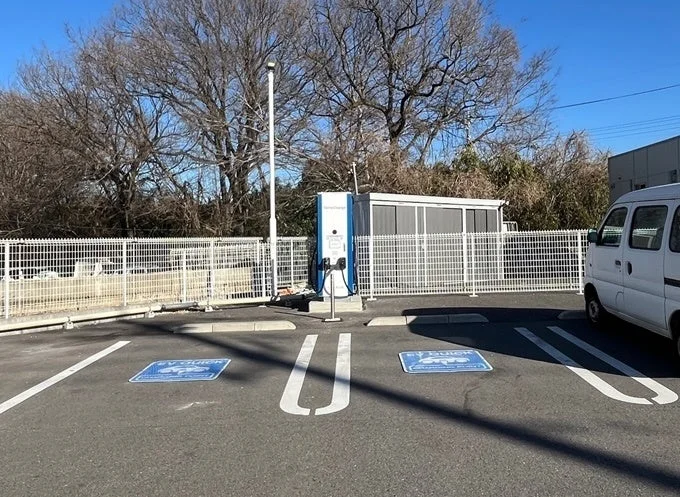 EV急速充電スタンドのクローズアップ