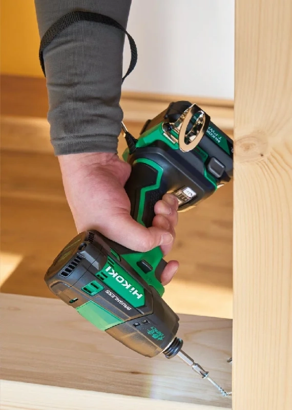 インパクトドライバ使用イメージ