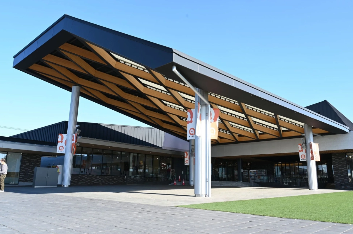 道の駅都城NiQLLの外観