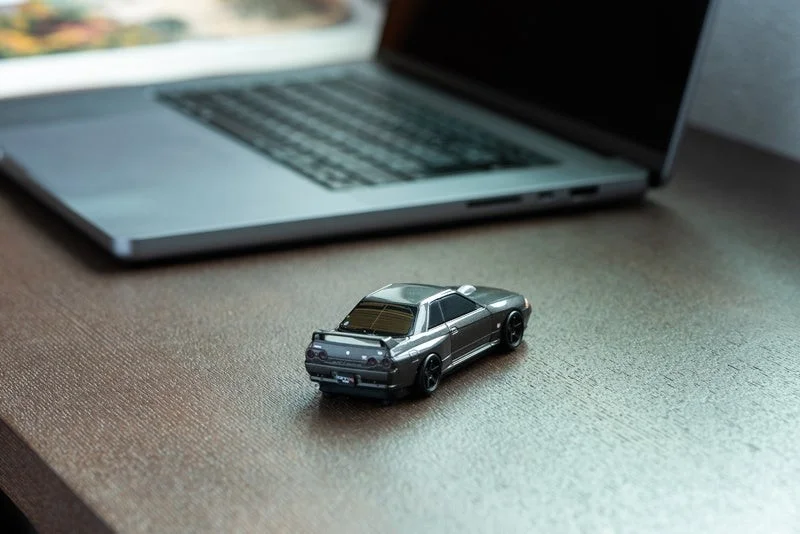 デスク上のGT-R型マウス