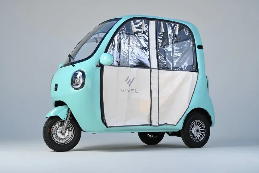 標準装備の雨除けサイドカバー 閉じているようす