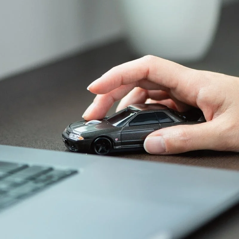 デスクで使用されるGT-R型マウス