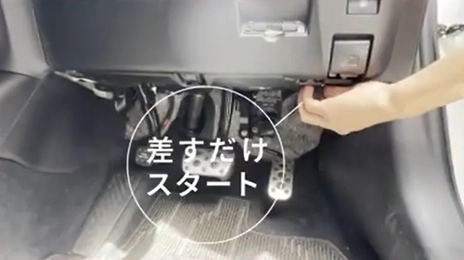 OBDⅡポートに挿すだけの簡単導入