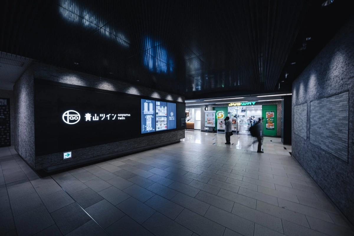 青山ツインの通路