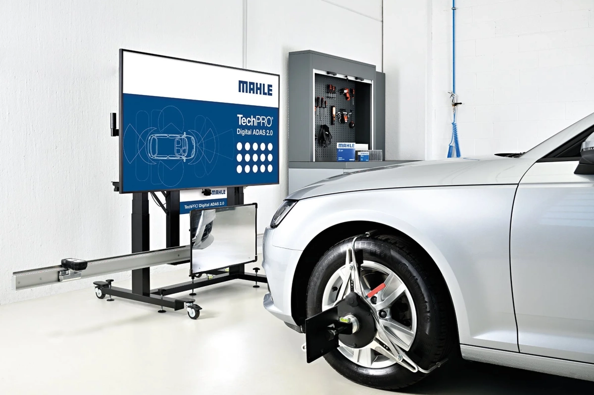 Digital ADAS 2.0システムと車