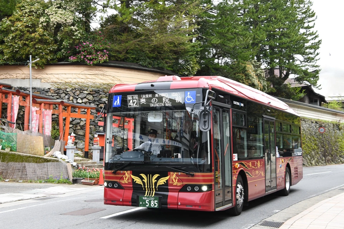 高野山を走る電気バス
