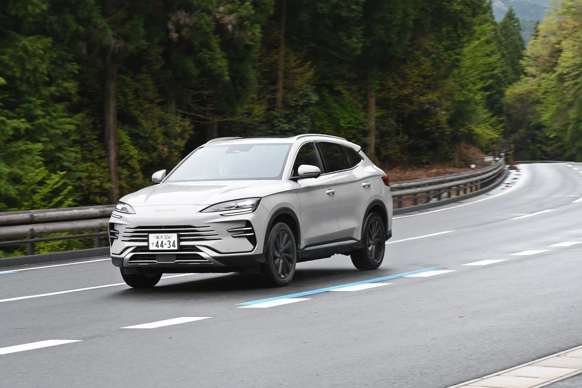 BYD SEALION 6の走行シーン