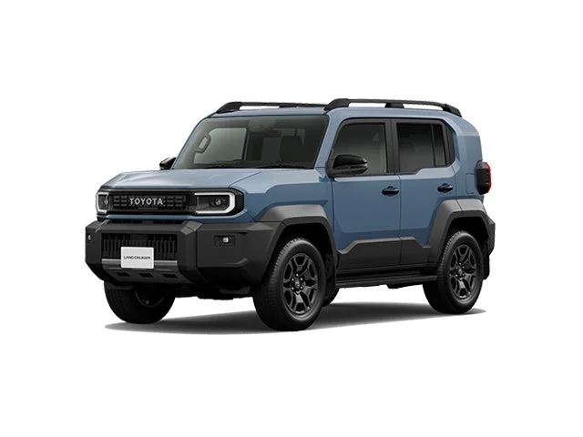 青みがかったグレーのトヨタ ランドクルーザー“FJ”