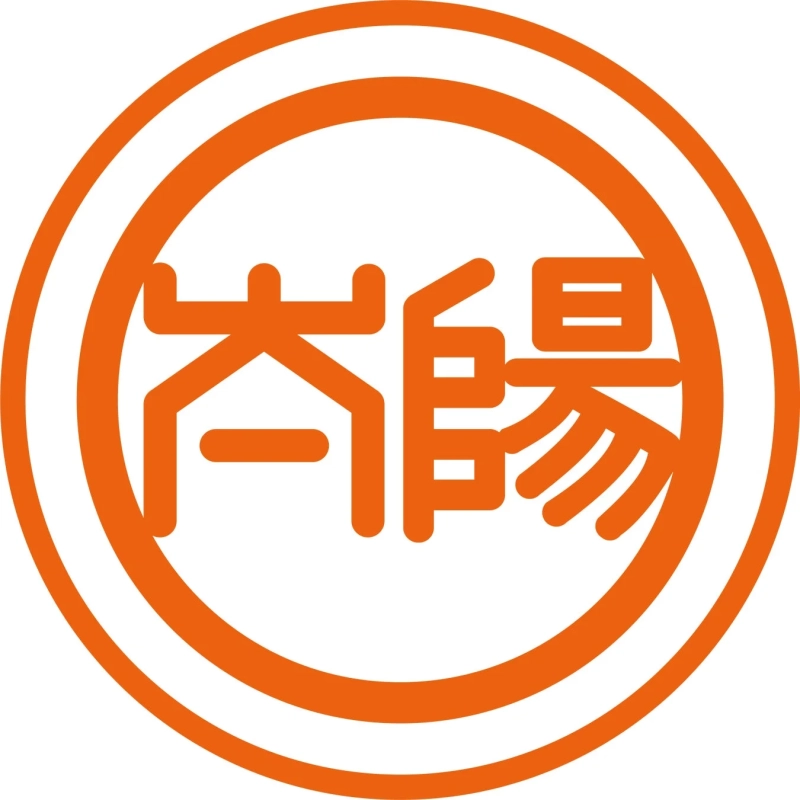 白い背景に二重のオレンジ色の円で囲まれた「岩陽」という漢字のロゴマークです。