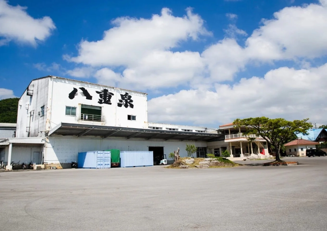 八重泉酒造の建物
