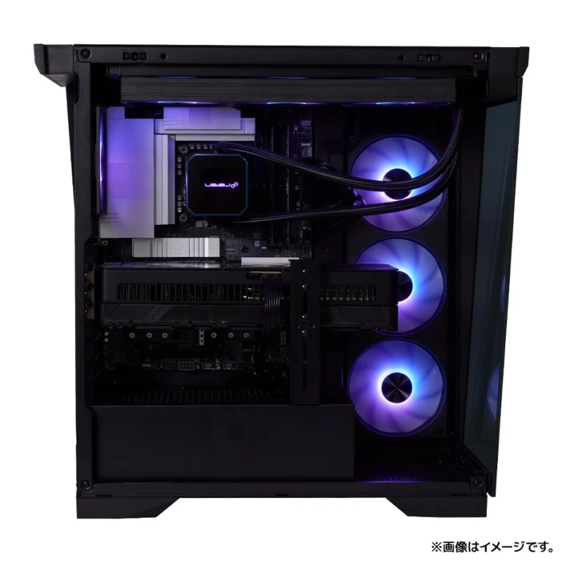 RGBライティングで鮮やかに光るファンと水冷クーラーを搭載したデスクトップPCの内部構造