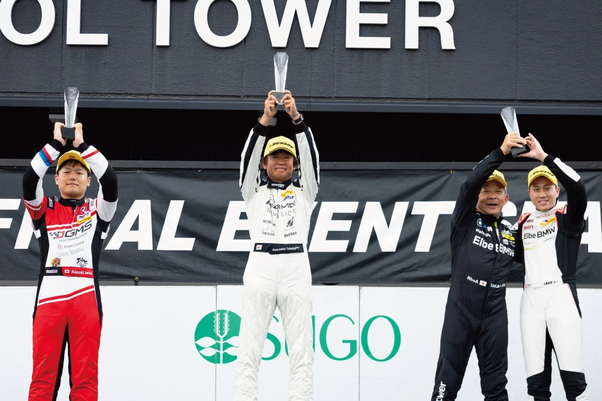 Race7 BMW M2 Racingクラス優勝者表彰