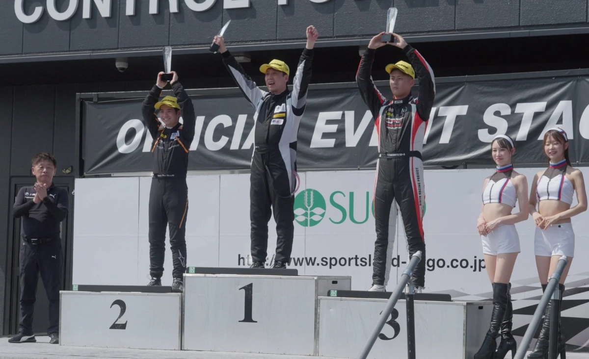 Race8 MINI JCWクラス優勝者表彰