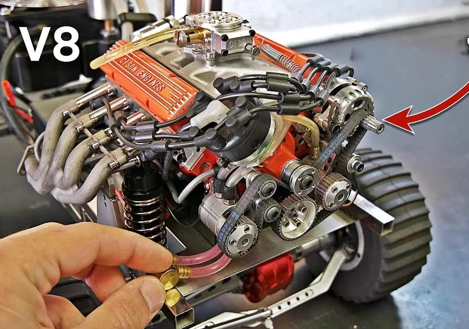 ミニチュアV8エンジン